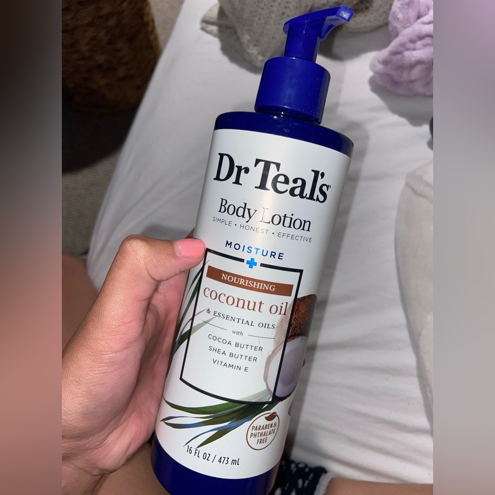 Dr. Teals moisturizing body lotion